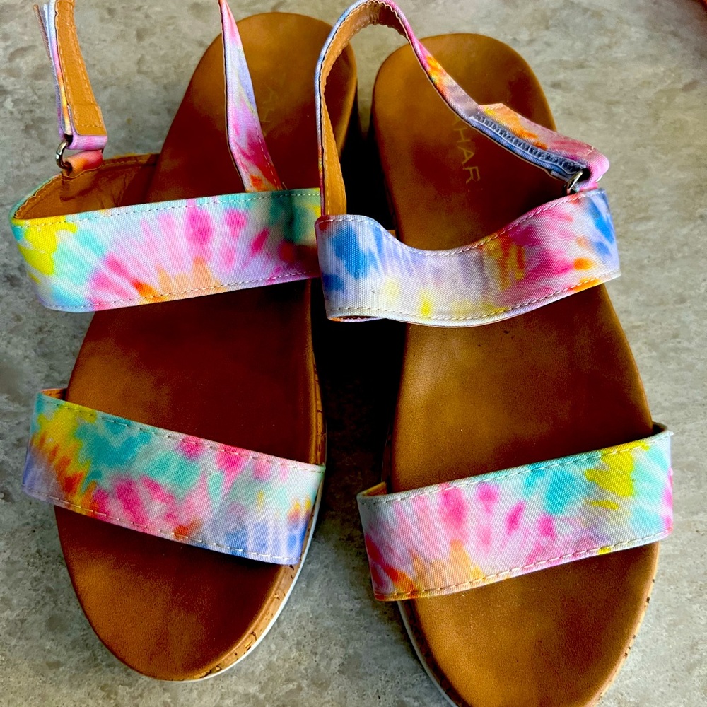 Tahari Girls Size 5 Sandals Brand New